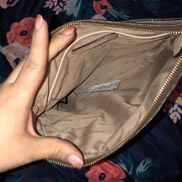 Michael kors purse - Picture 2 of 2